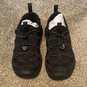 Keen Black Slip-On Athletic Shoes with Reflective Bungee